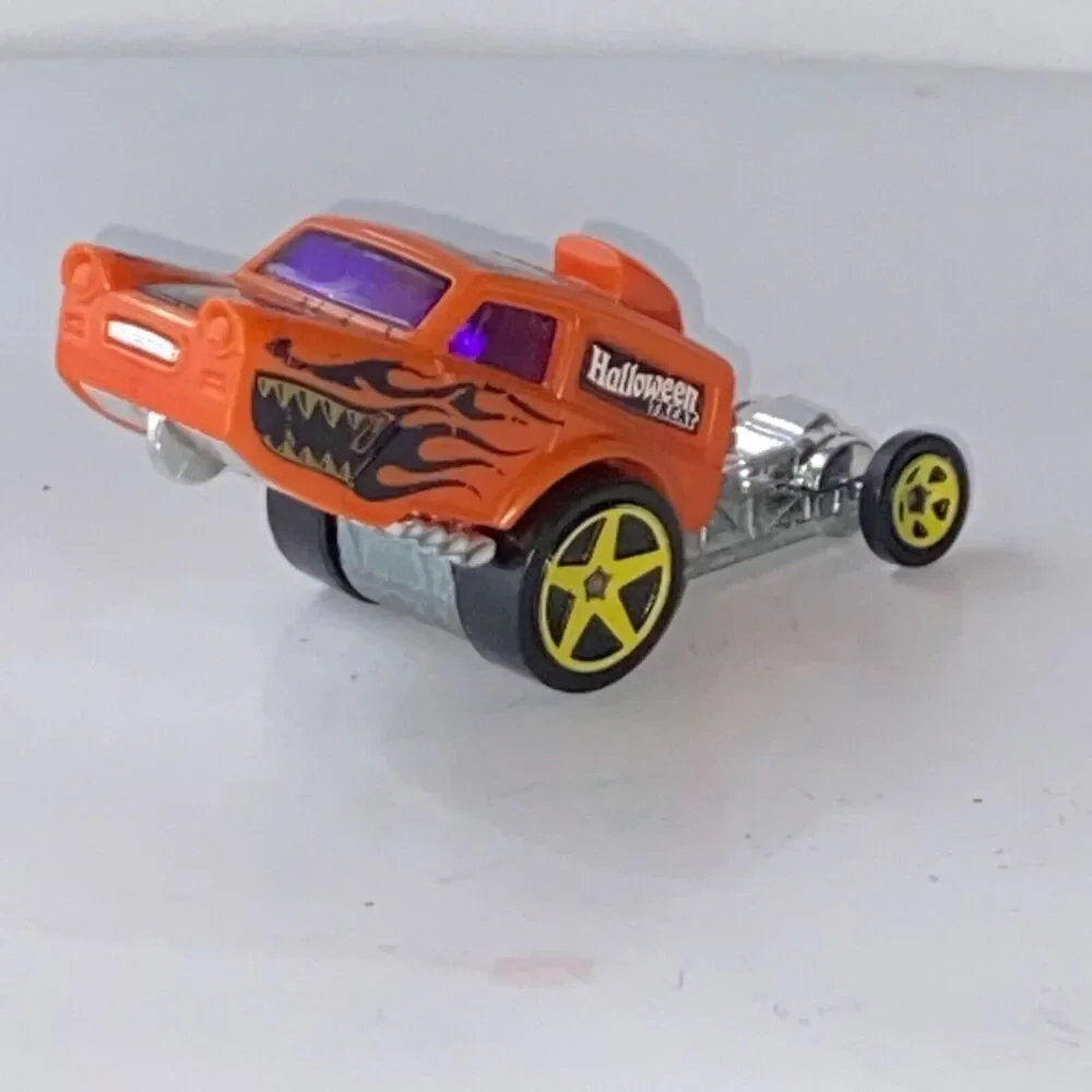 Hot Wheels Poppa Wheelie 1/5 Diecast Van 5/365 Holiday Racers 2013 Halloween